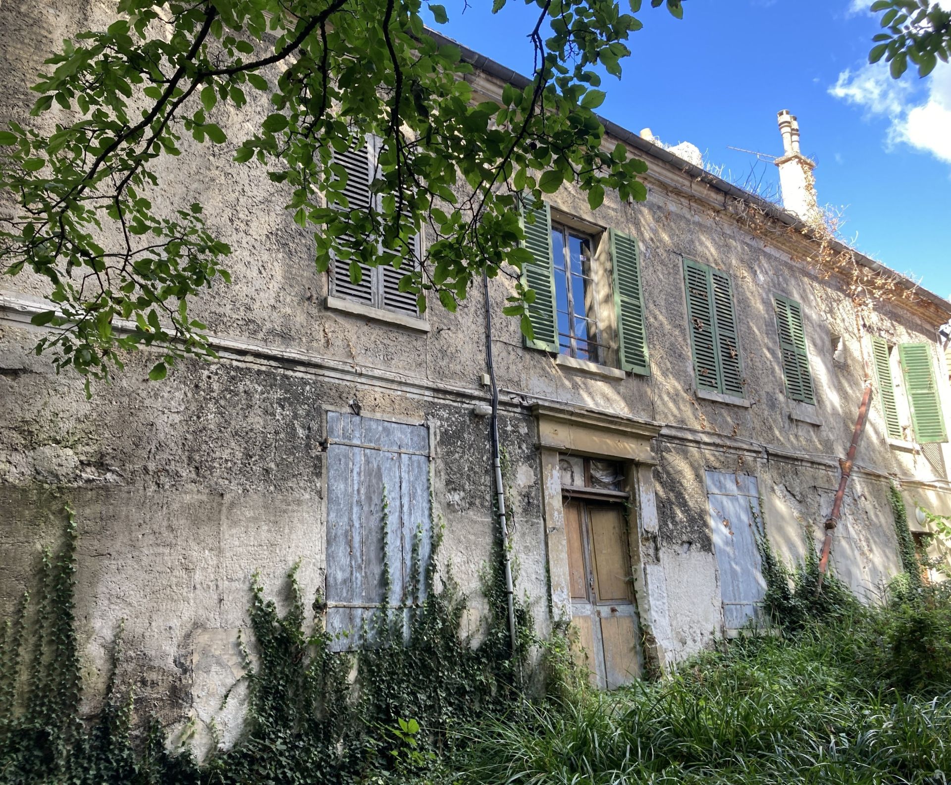 bâtisse à rénover 12 Pièces en vente sur MEAUX (77100)