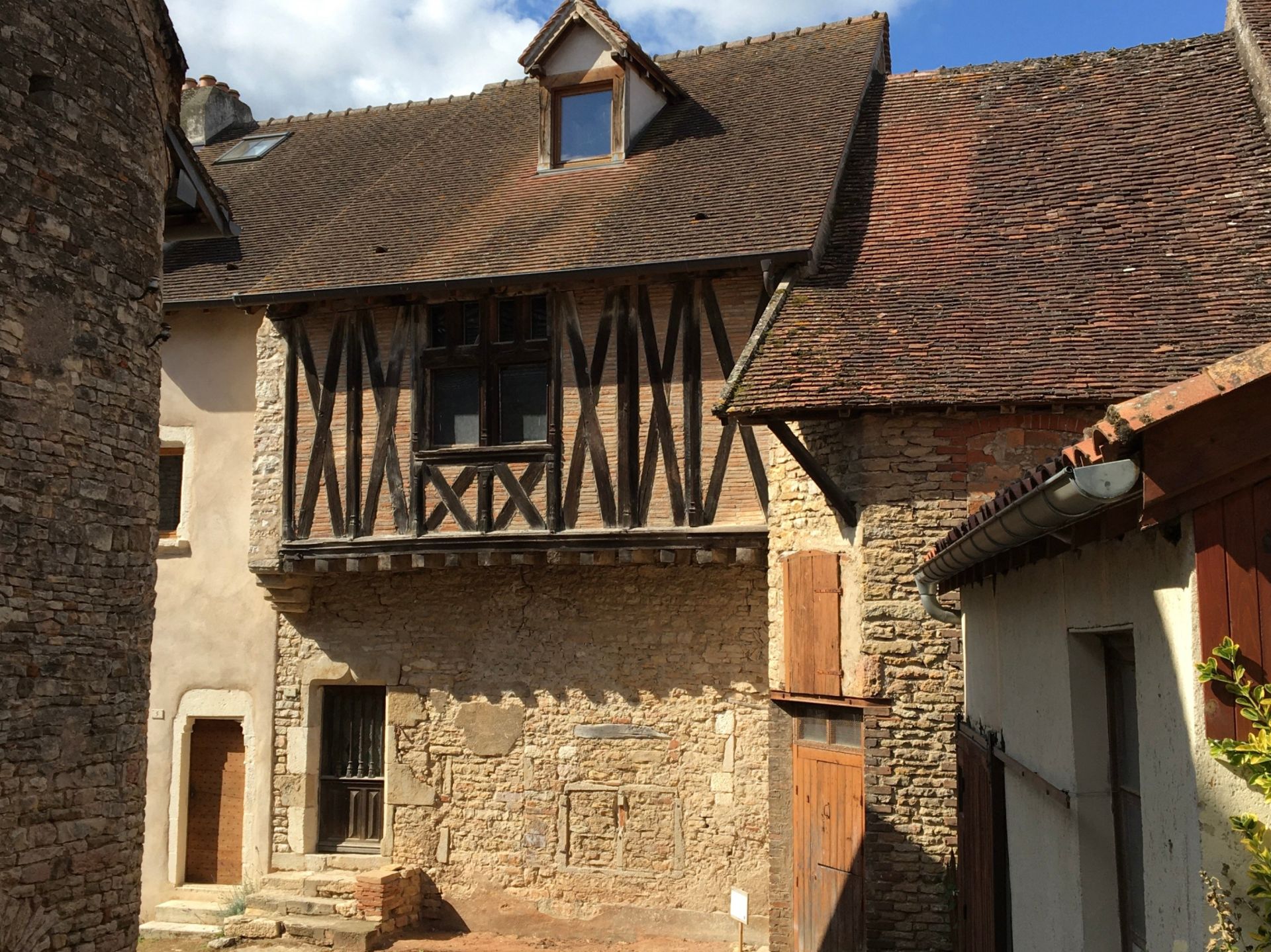 house 7 rooms for sale on ST GENGOUX LE NATIONAL (71460)