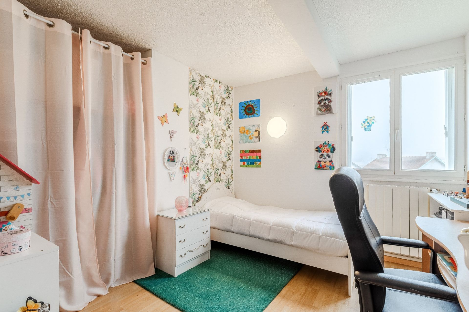 apartment 4 rooms for sale on LA ROCHELLE (17000)