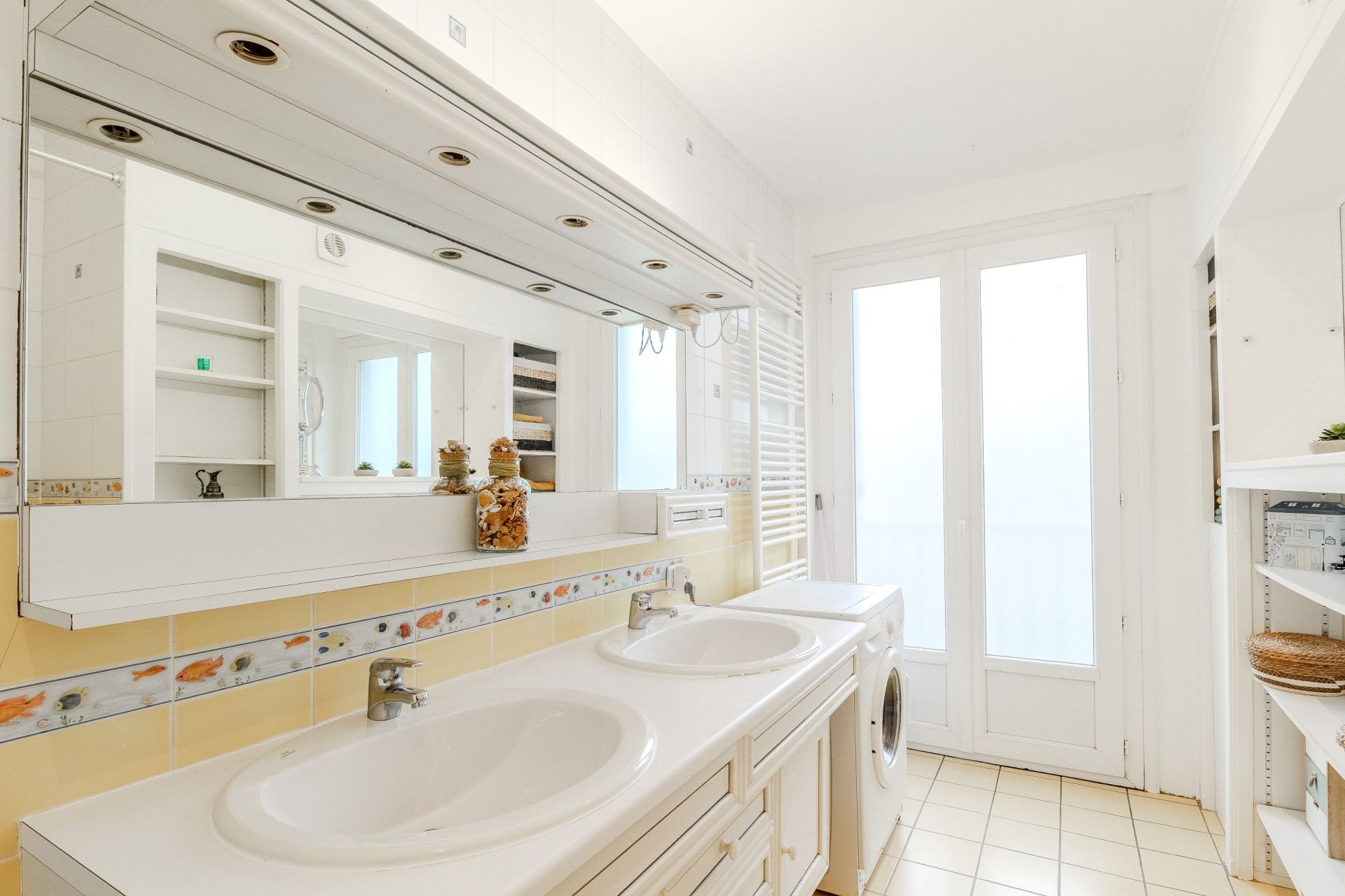 apartment 4 rooms for sale on LA ROCHELLE (17000)