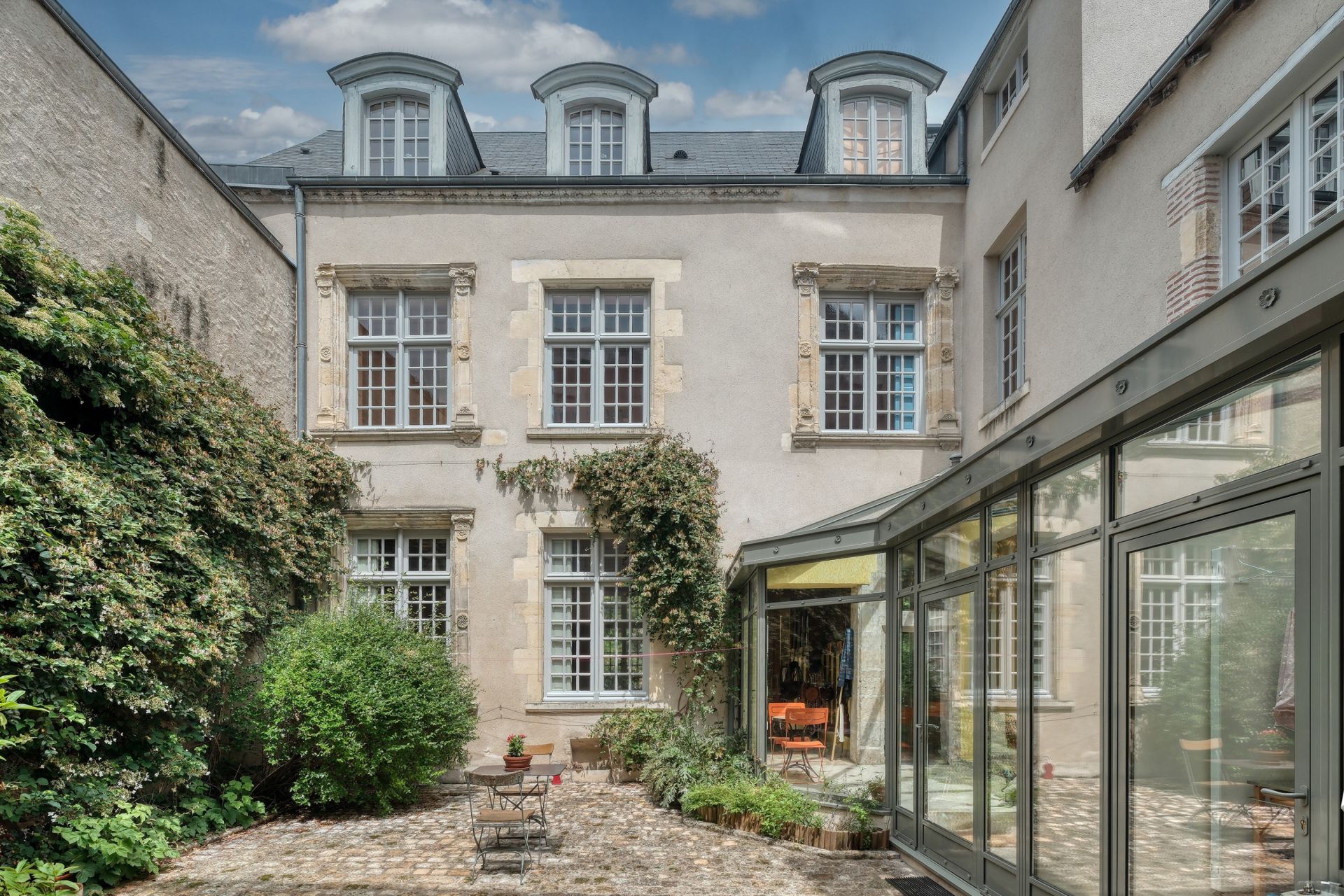 house 8 rooms for sale on ORLEANS (45000)