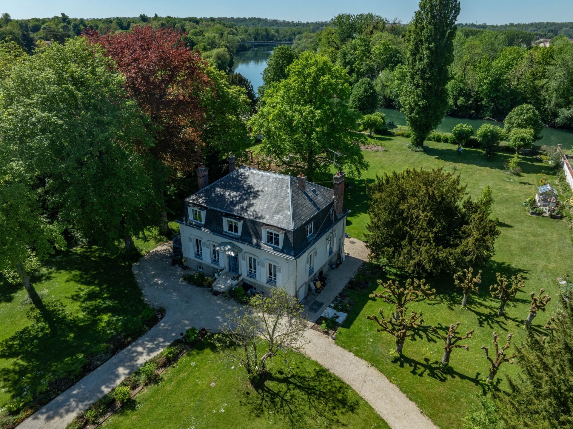 Sale Mansion 7 rooms 244 m² Germigny-l'Évêque