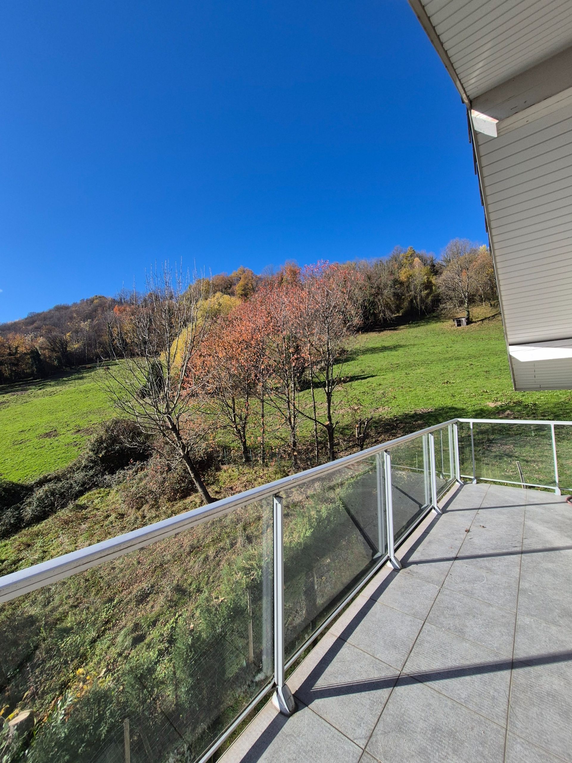 apartment 4 rooms for sale on PALLUD (73200)