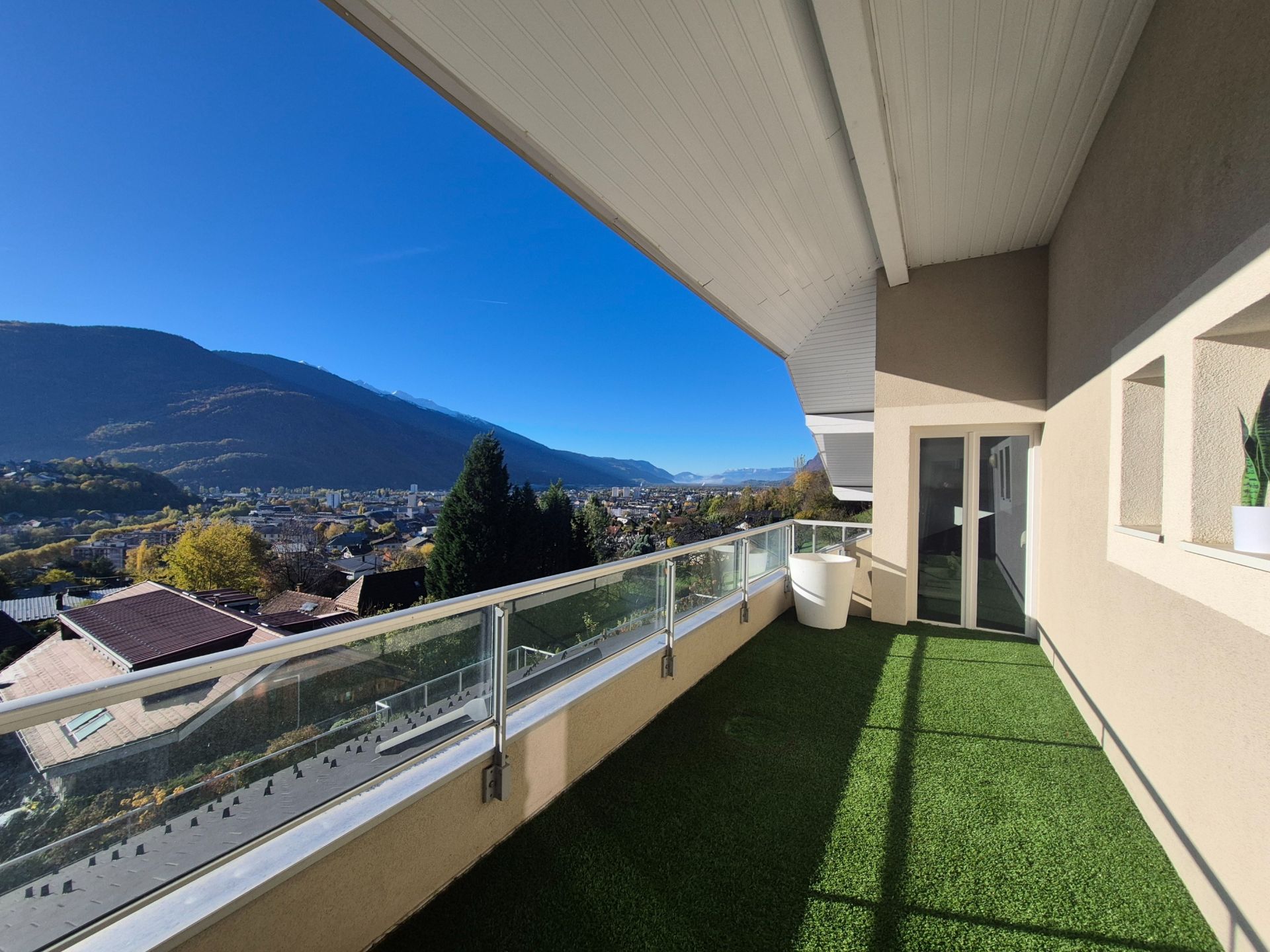 apartment 4 rooms for sale on PALLUD (73200)