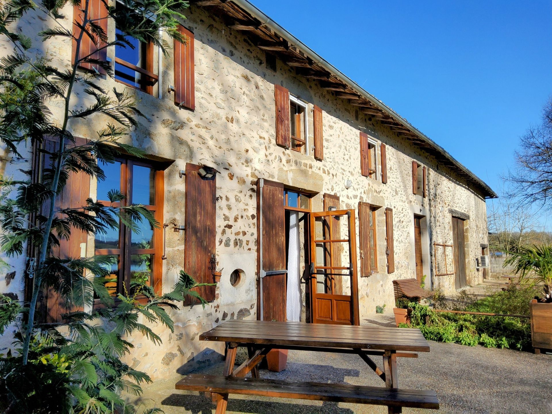 Vente Maison 9 Pièces 325 m² Saint-Quentin-sur-Charente