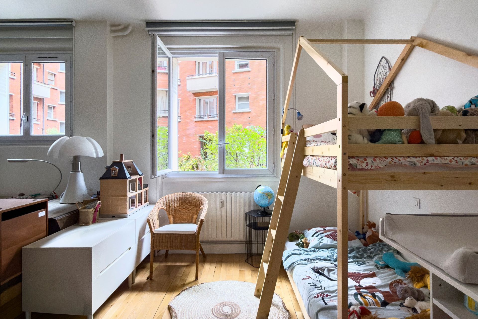 apartment 4 rooms for sale on PARIS (75015)