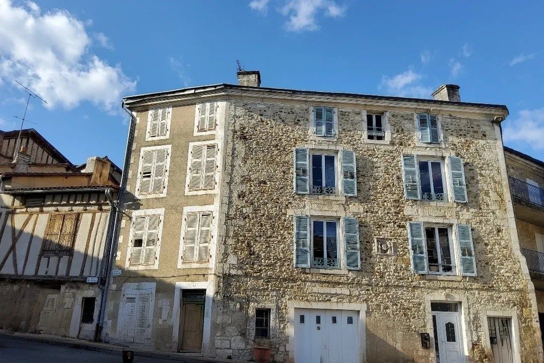 maison de ville 12 Pièces en vente sur NONTRON (24300)