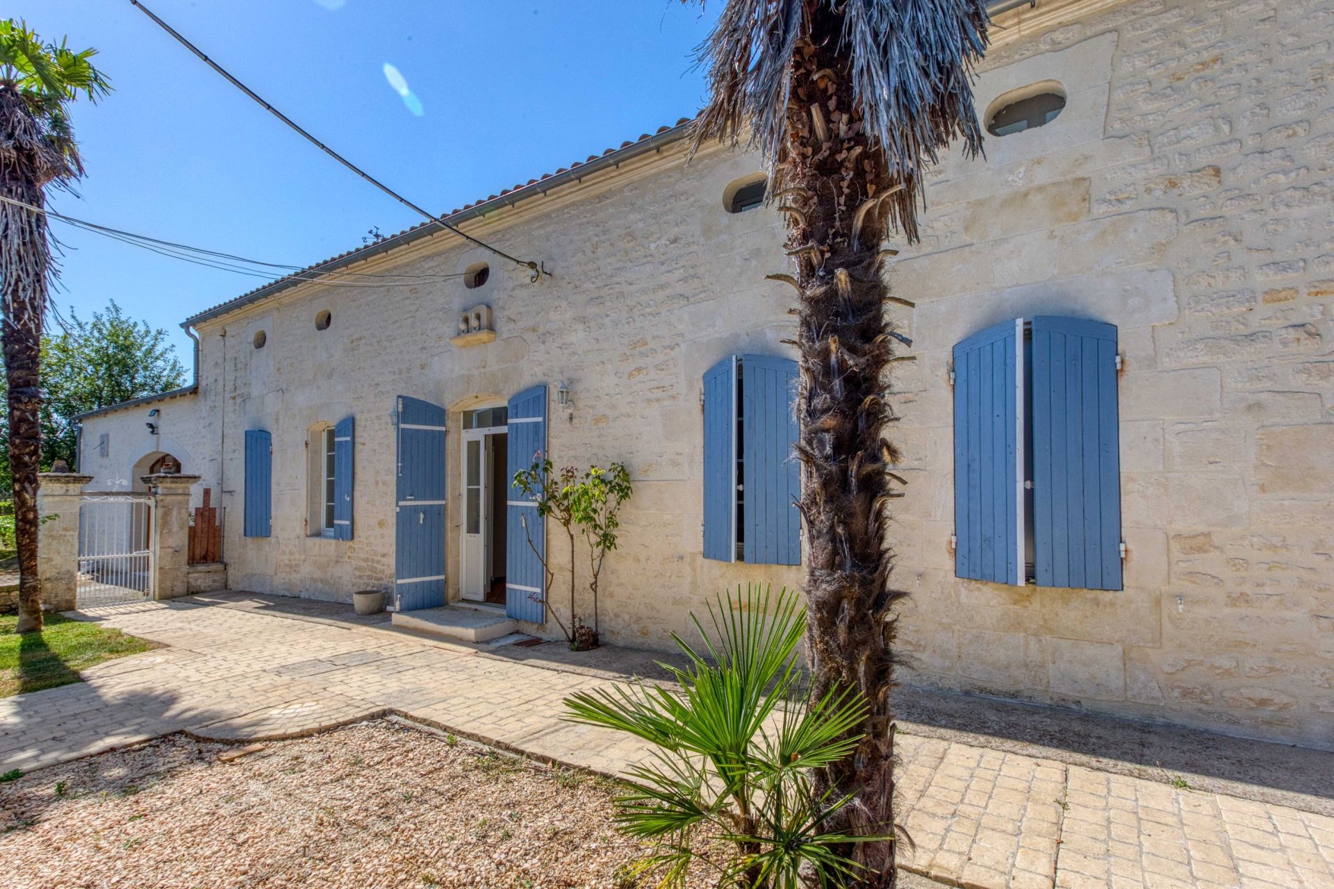 maison 6 Pièces en vente sur AVY (17800)