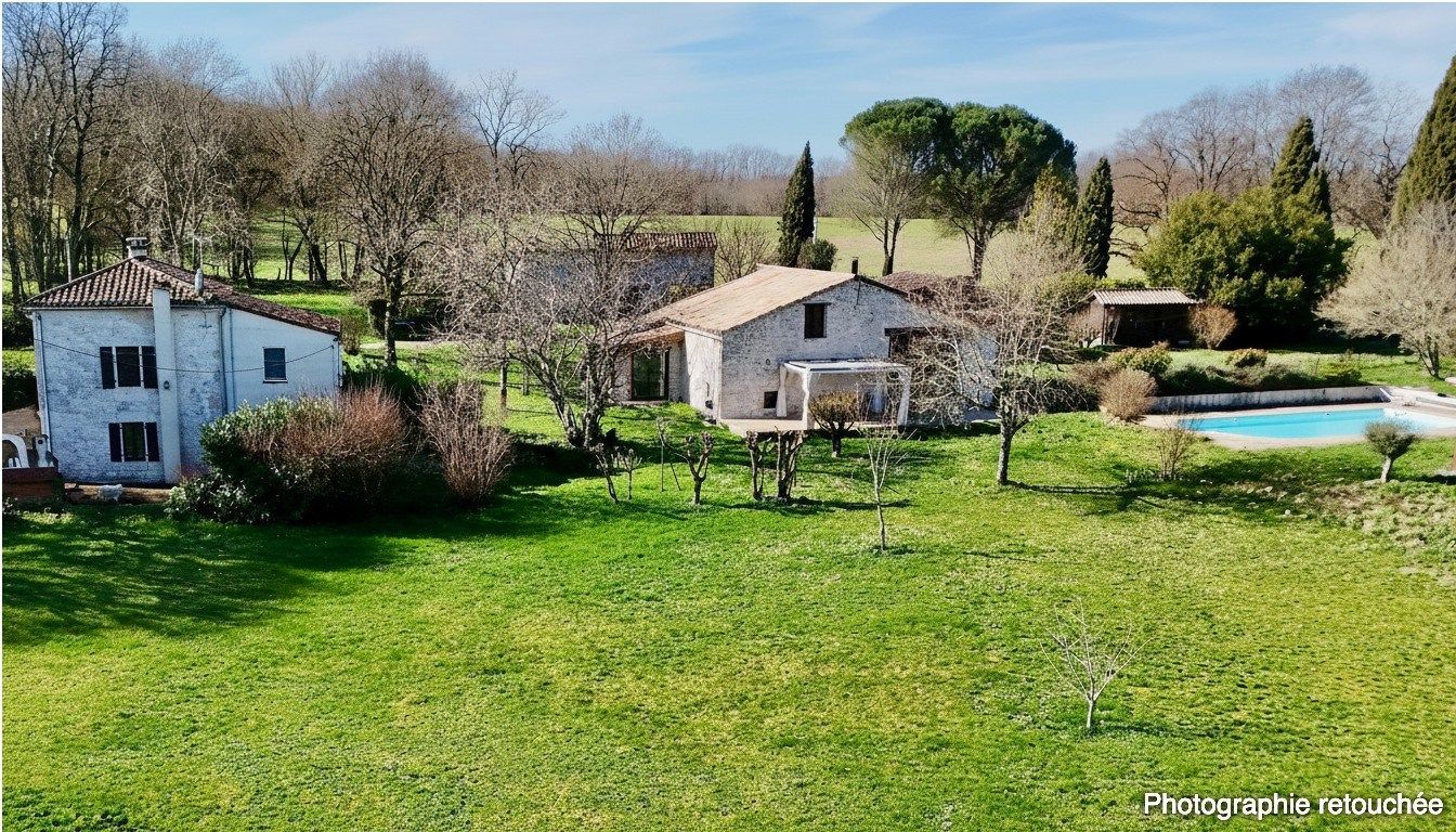 Vente Maison 9&nbsp;Pièces 240&nbsp;m² Montaigu-de-Quercy