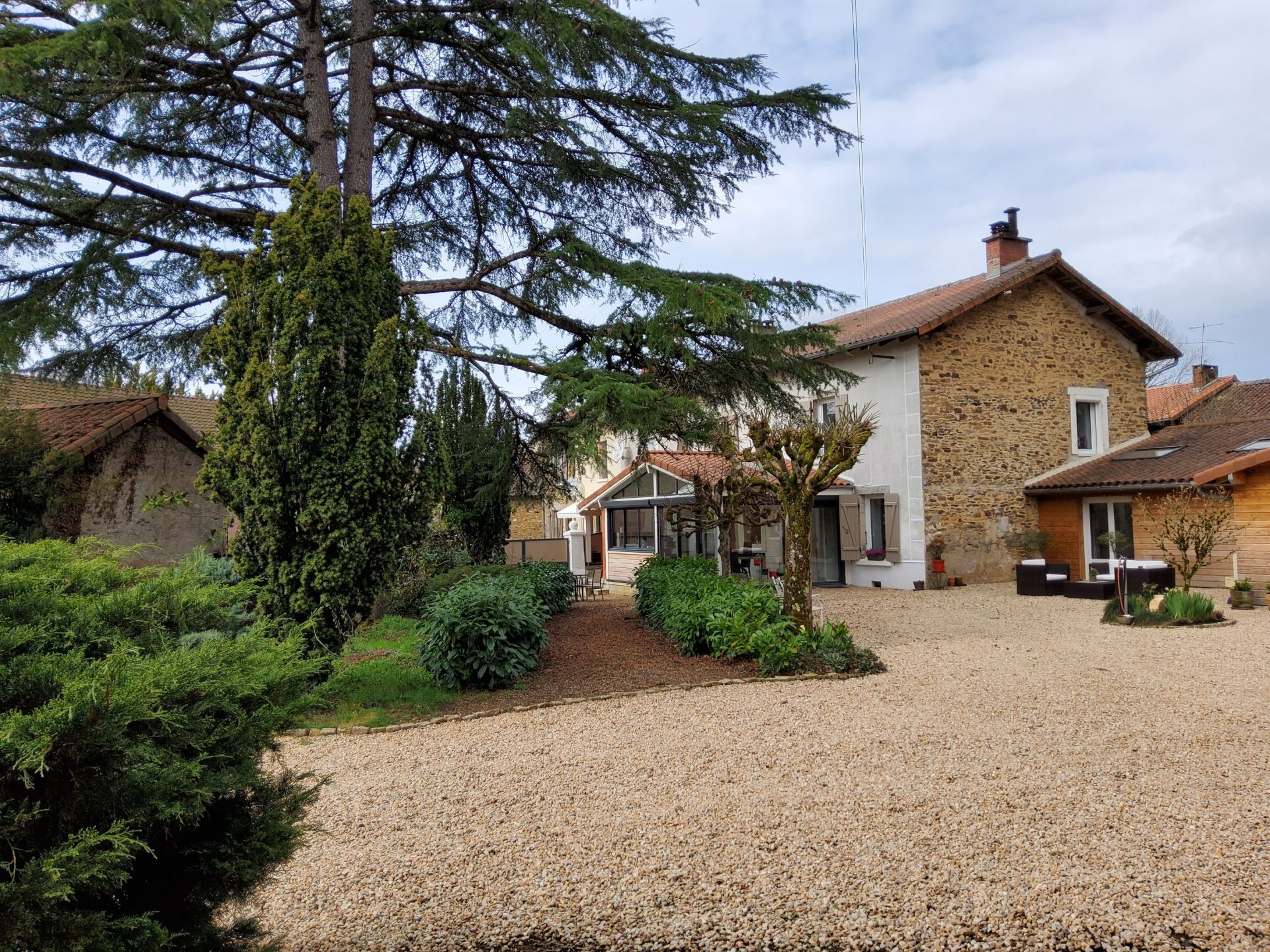 maison 5 Pièces en vente sur ORADOUR SUR VAYRES (87150)
