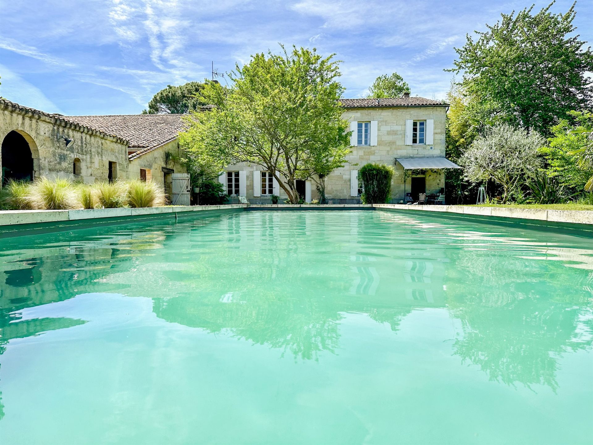Vente Maison 8&nbsp;Pièces 356&nbsp;m² Les Artigues-de-Lussac