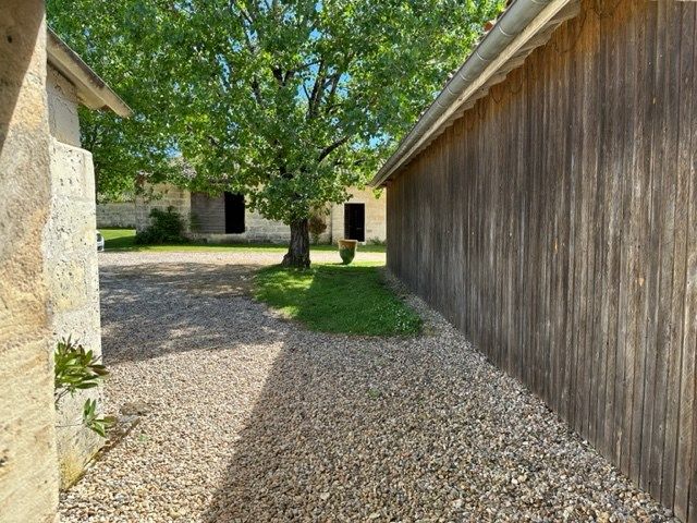 maison 8 Pièces en vente sur LES ARTIGUES DE LUSSAC (33570)