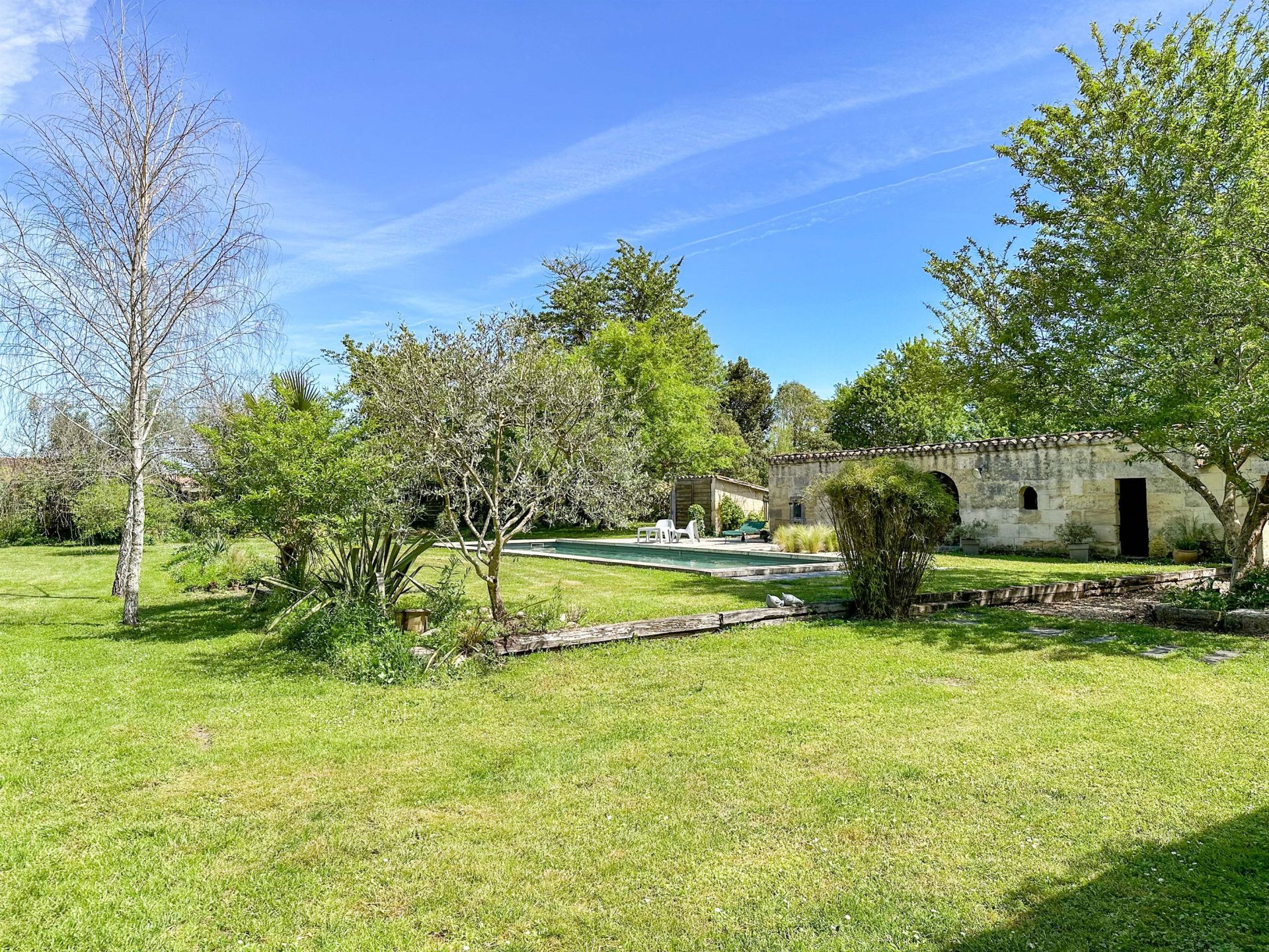 maison 8 Pièces en vente sur LES ARTIGUES DE LUSSAC (33570)