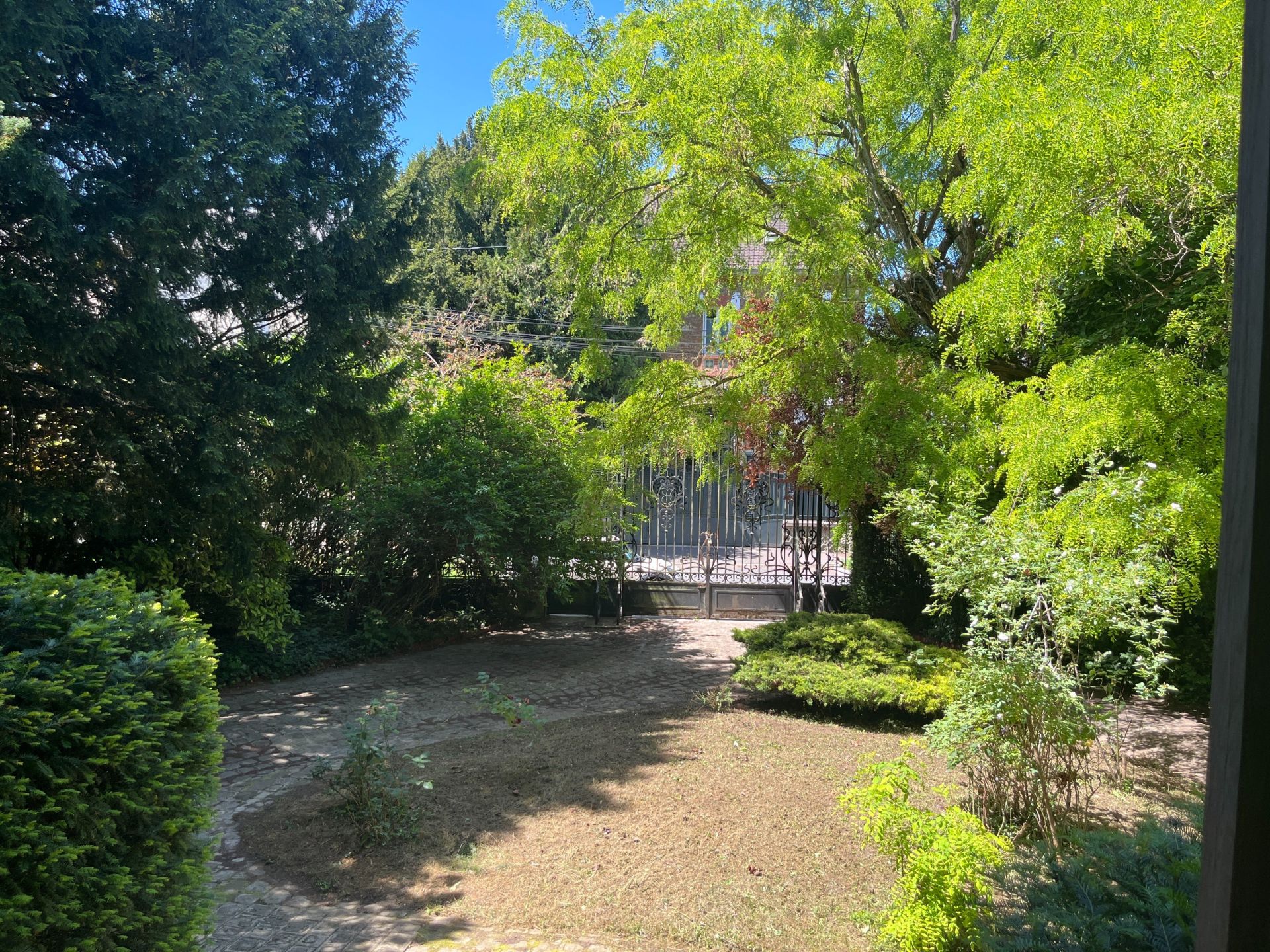 mansion 12 rooms for sale on MEAUX (77100)