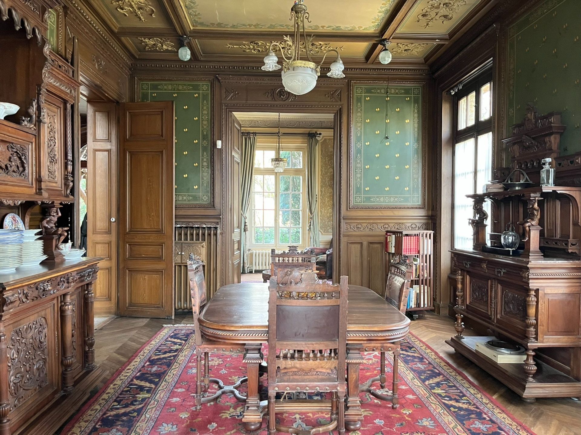 mansion 12 rooms for sale on MEAUX (77100)