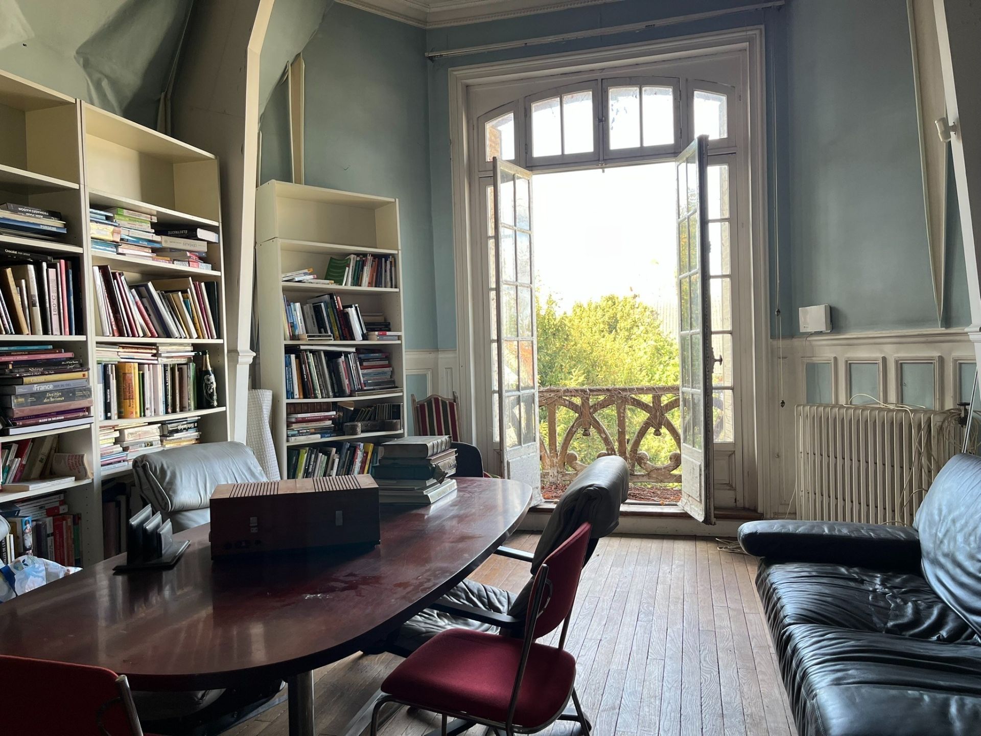 mansion 12 rooms for sale on MEAUX (77100)