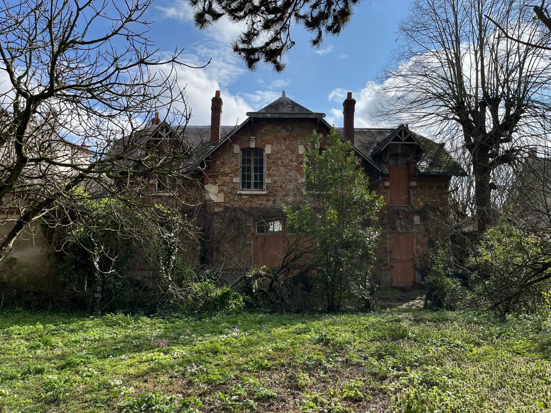 mansion 12 rooms for sale on MEAUX (77100)