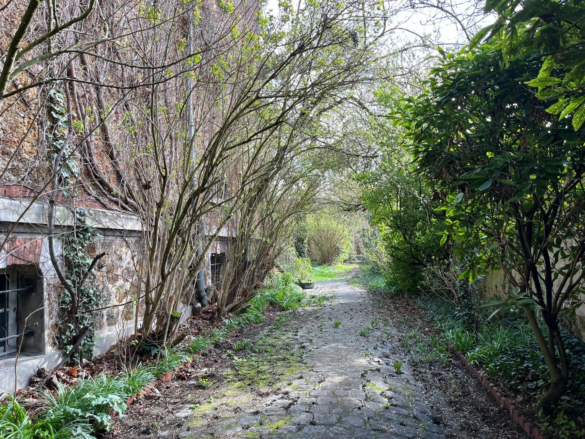 mansion 12 rooms for sale on MEAUX (77100)