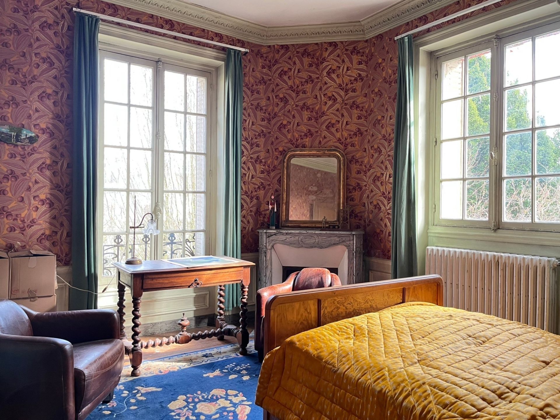 mansion 12 rooms for sale on MEAUX (77100)