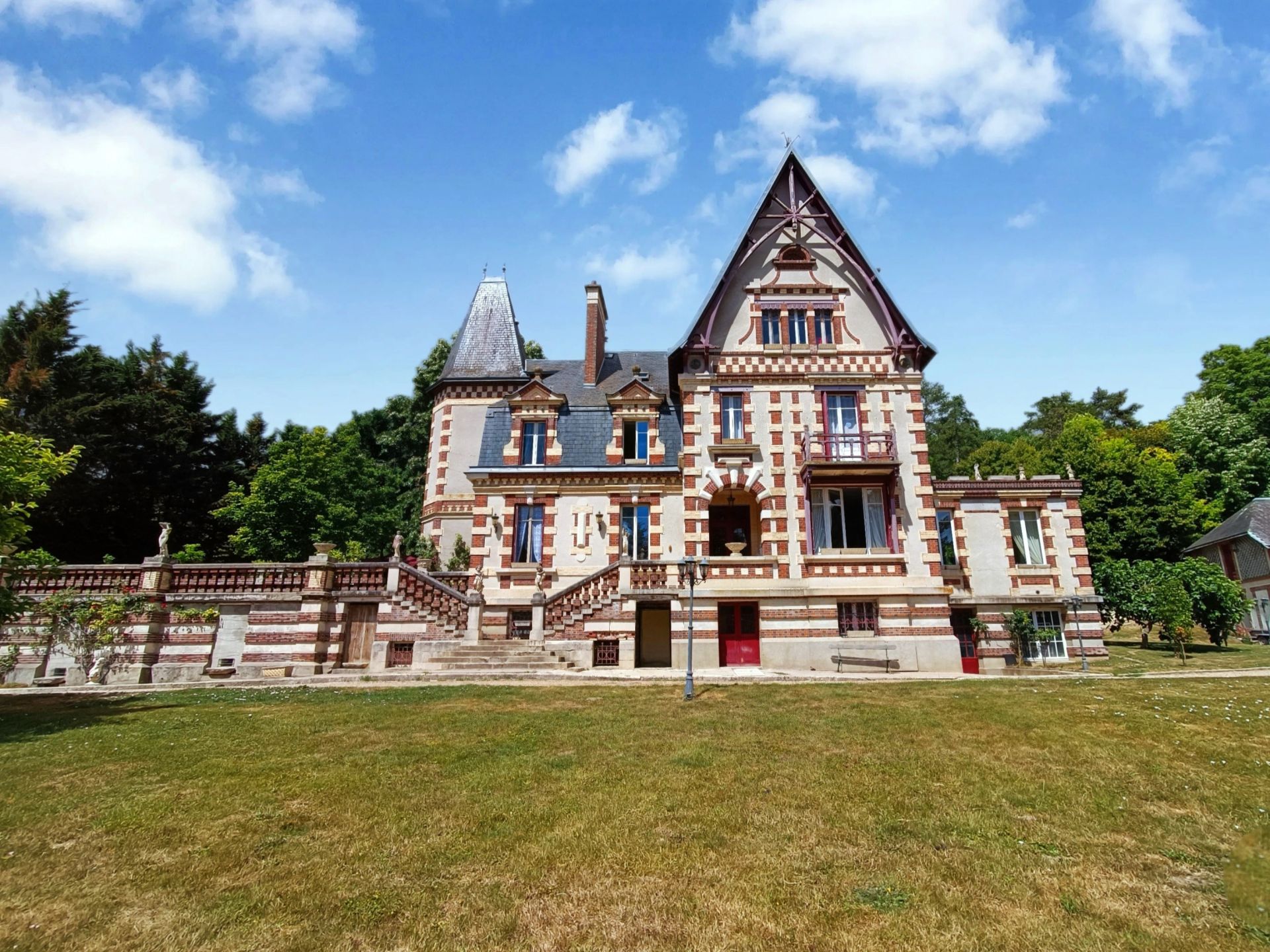 maison bourgeoise 16 Pièces en vente sur NOGENT LE ROI (28210)