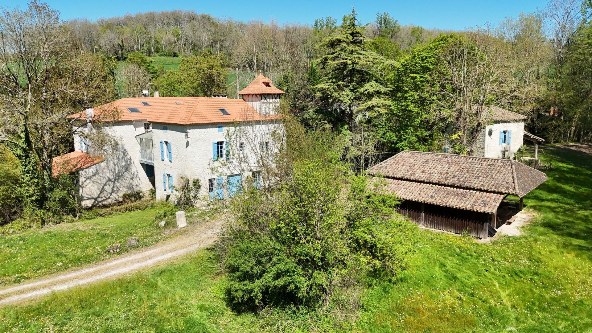 house 12 rooms for sale on LACOUR (82190)