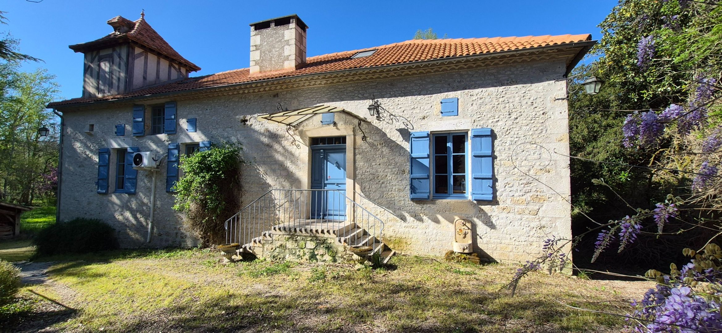 house 12 rooms for sale on LACOUR (82190)