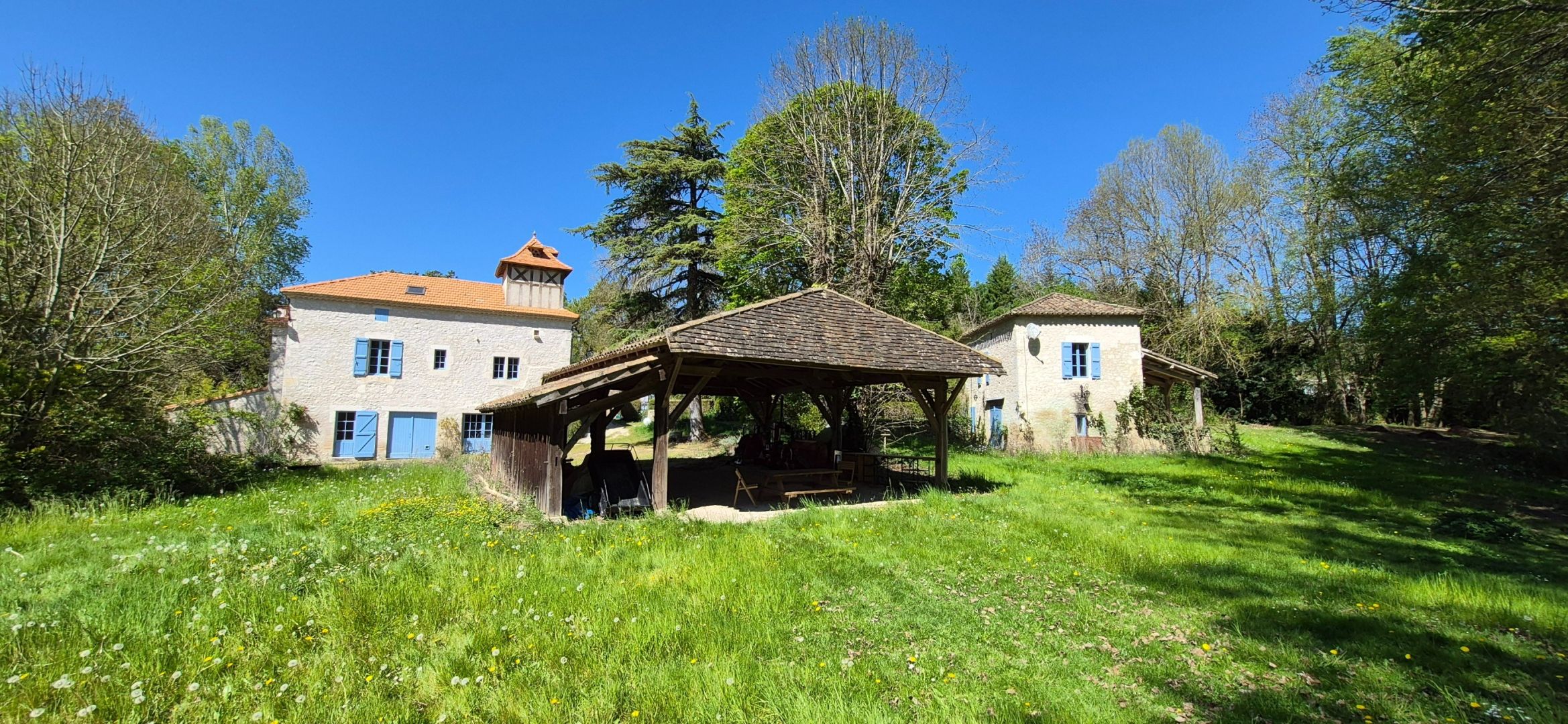 house 12 rooms for sale on LACOUR (82190)