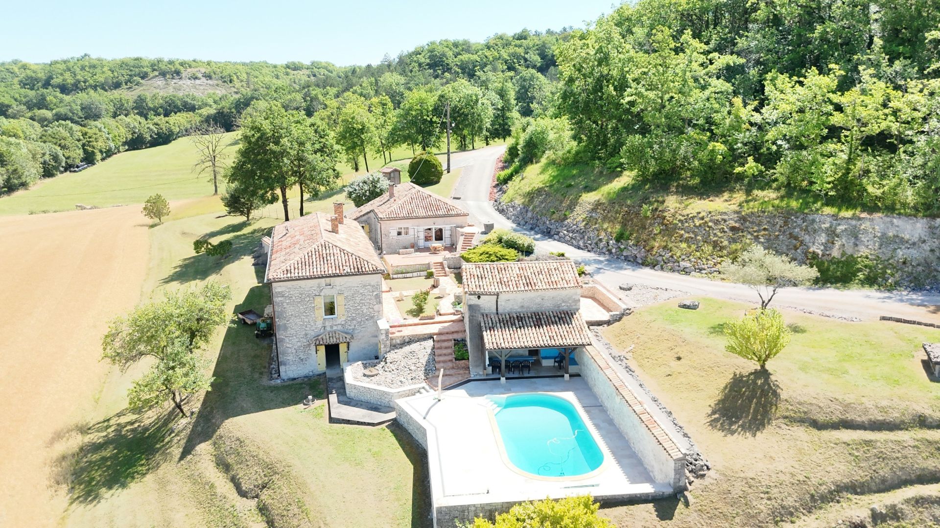 ferme 7 Pièces en vente sur MONTAIGU DE QUERCY (82150)