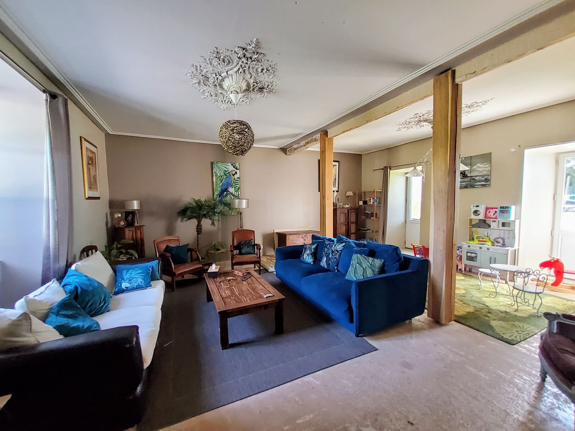 propriété 8 Pièces en vente sur CHALUS (87230)