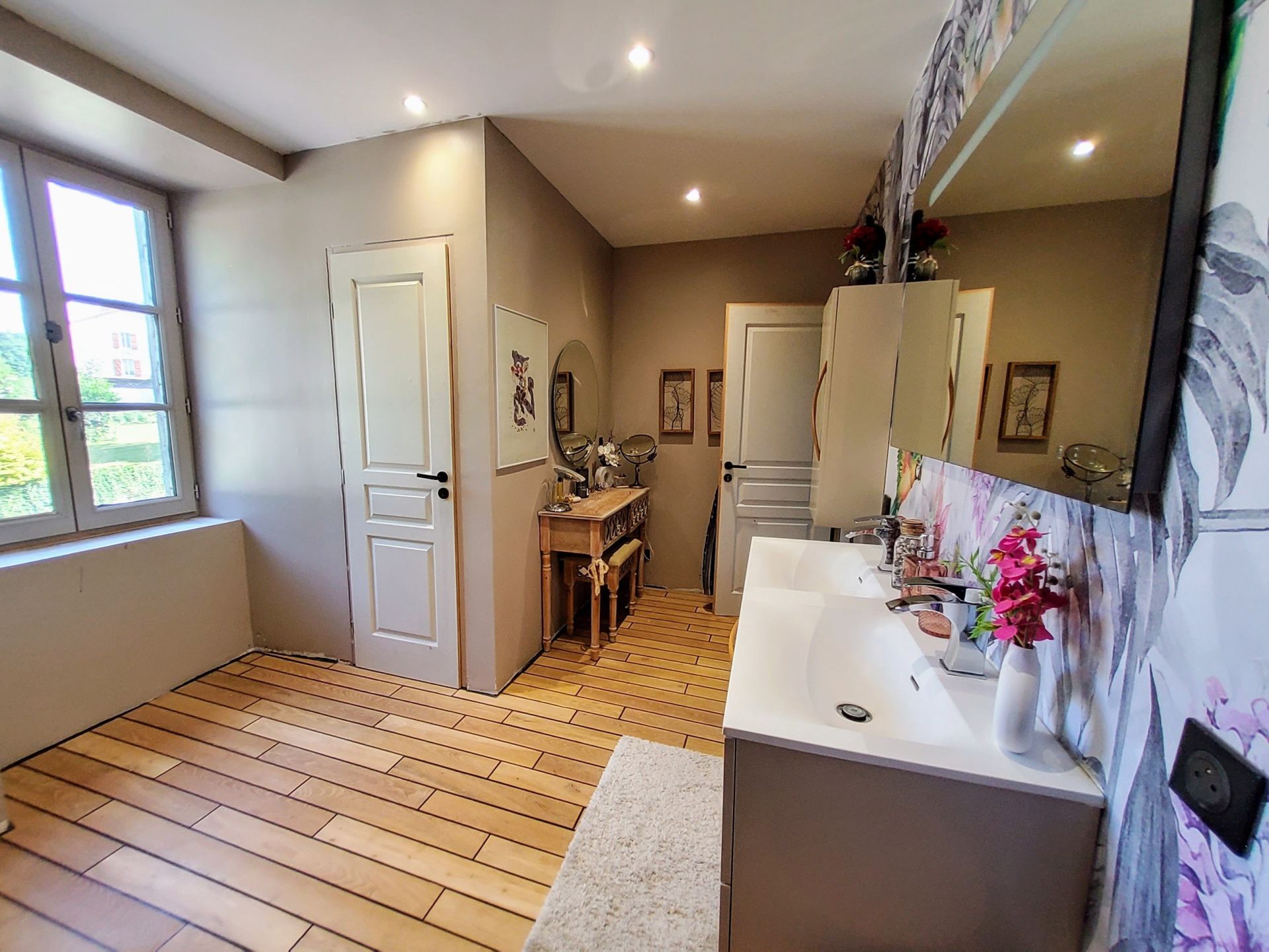 propriété 8 Pièces en vente sur CHALUS (87230)