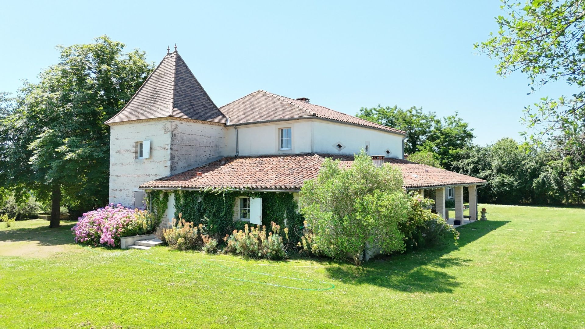 propriété 9 Pièces en vente sur FONGRAVE (47260)