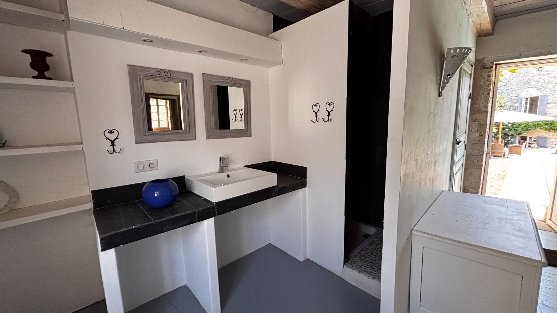  8 rooms for sale on LACOUR (82190)