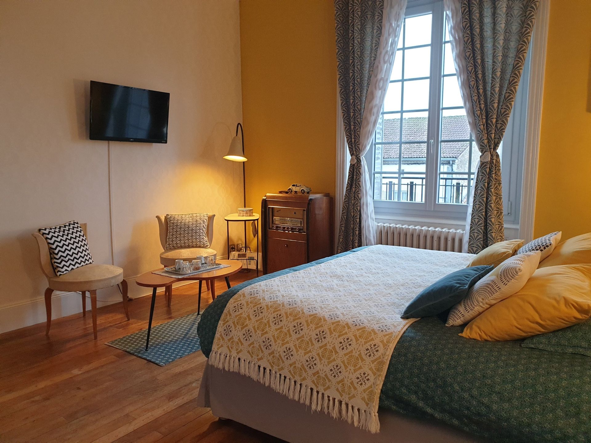 maison bourgeoise 10 Pièces en vente sur CHALUS (87230)