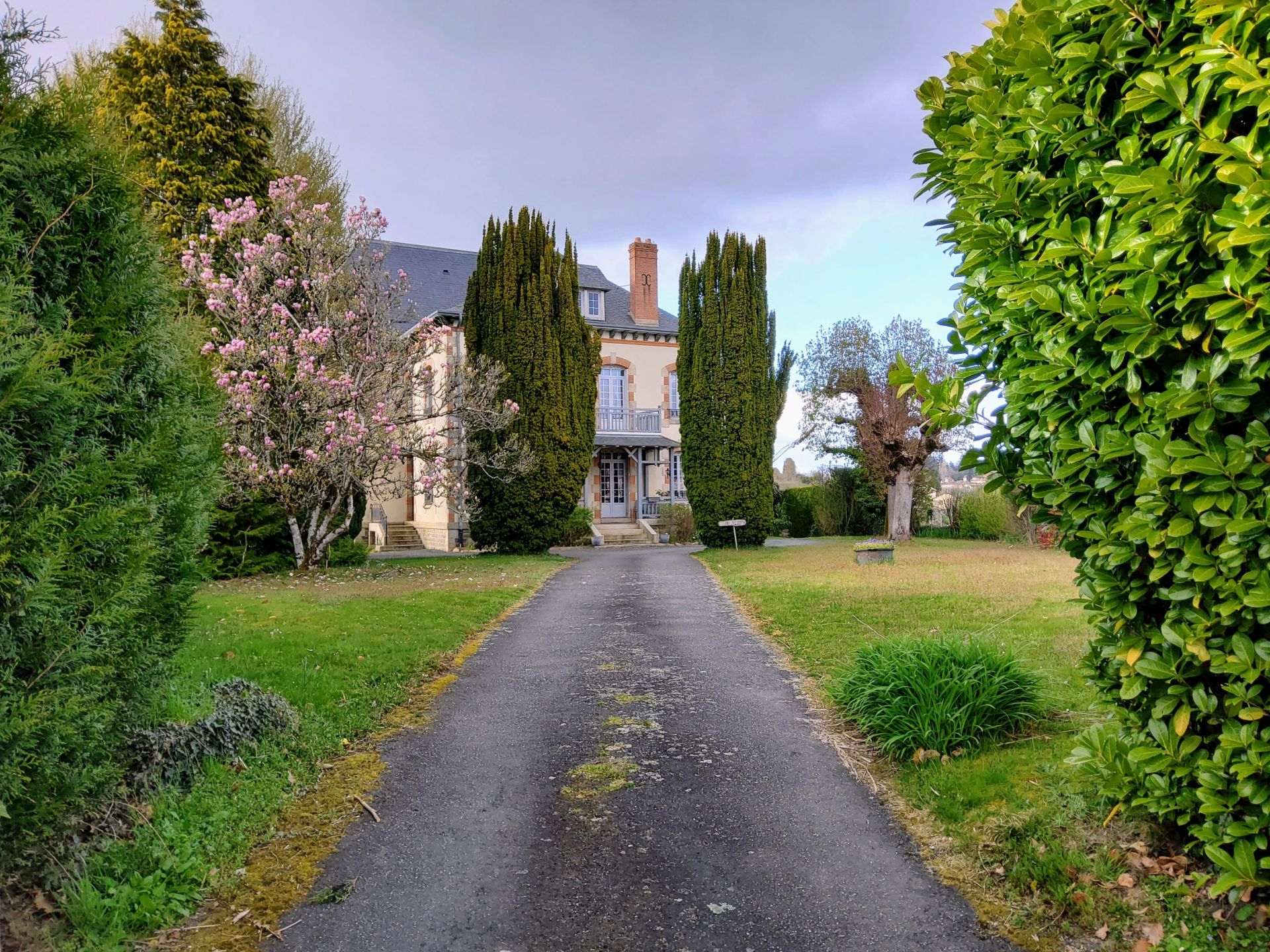maison bourgeoise 10 Pièces en vente sur CHALUS (87230)