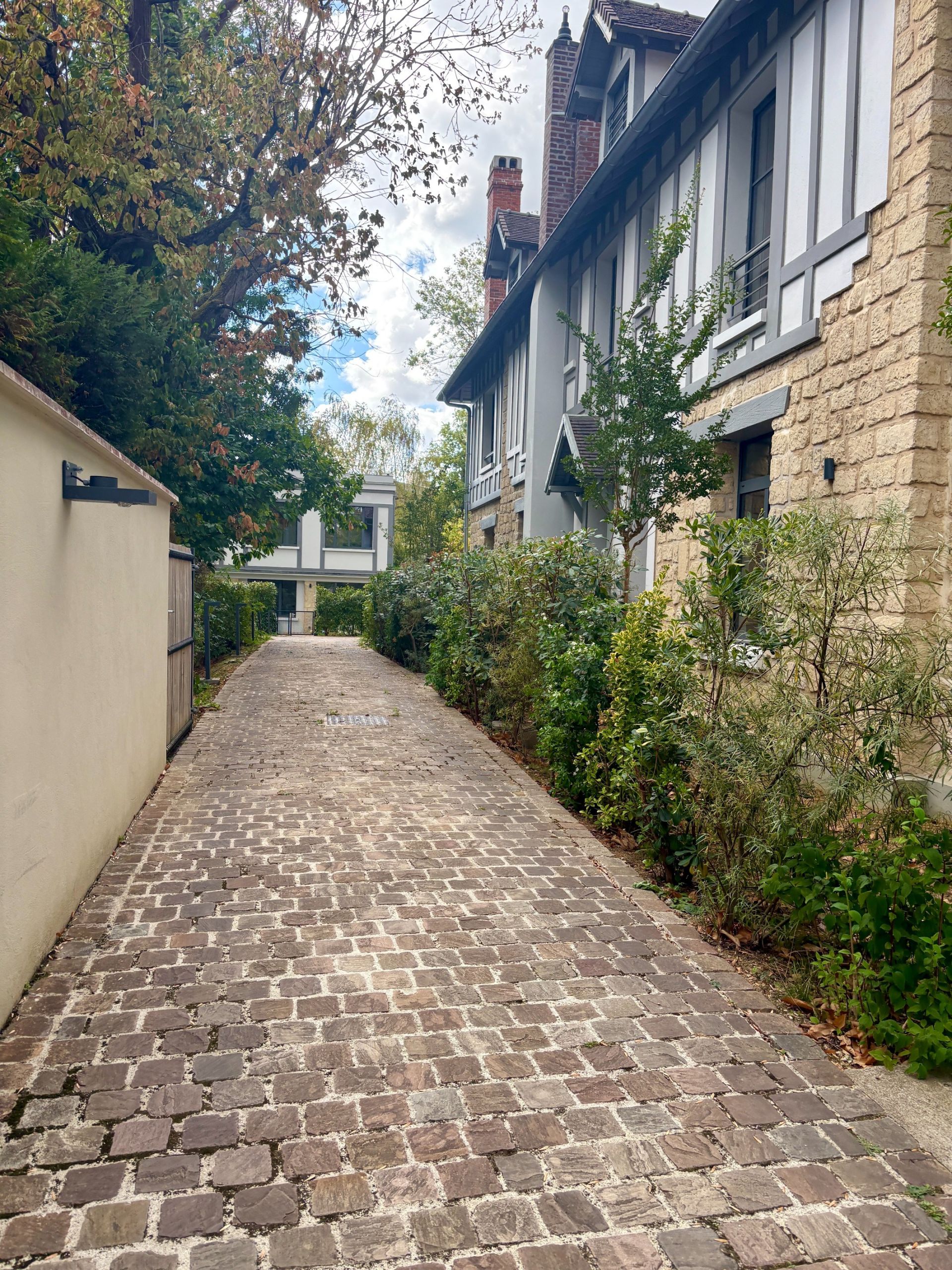 house 7 rooms for sale on VAUCRESSON (92420)