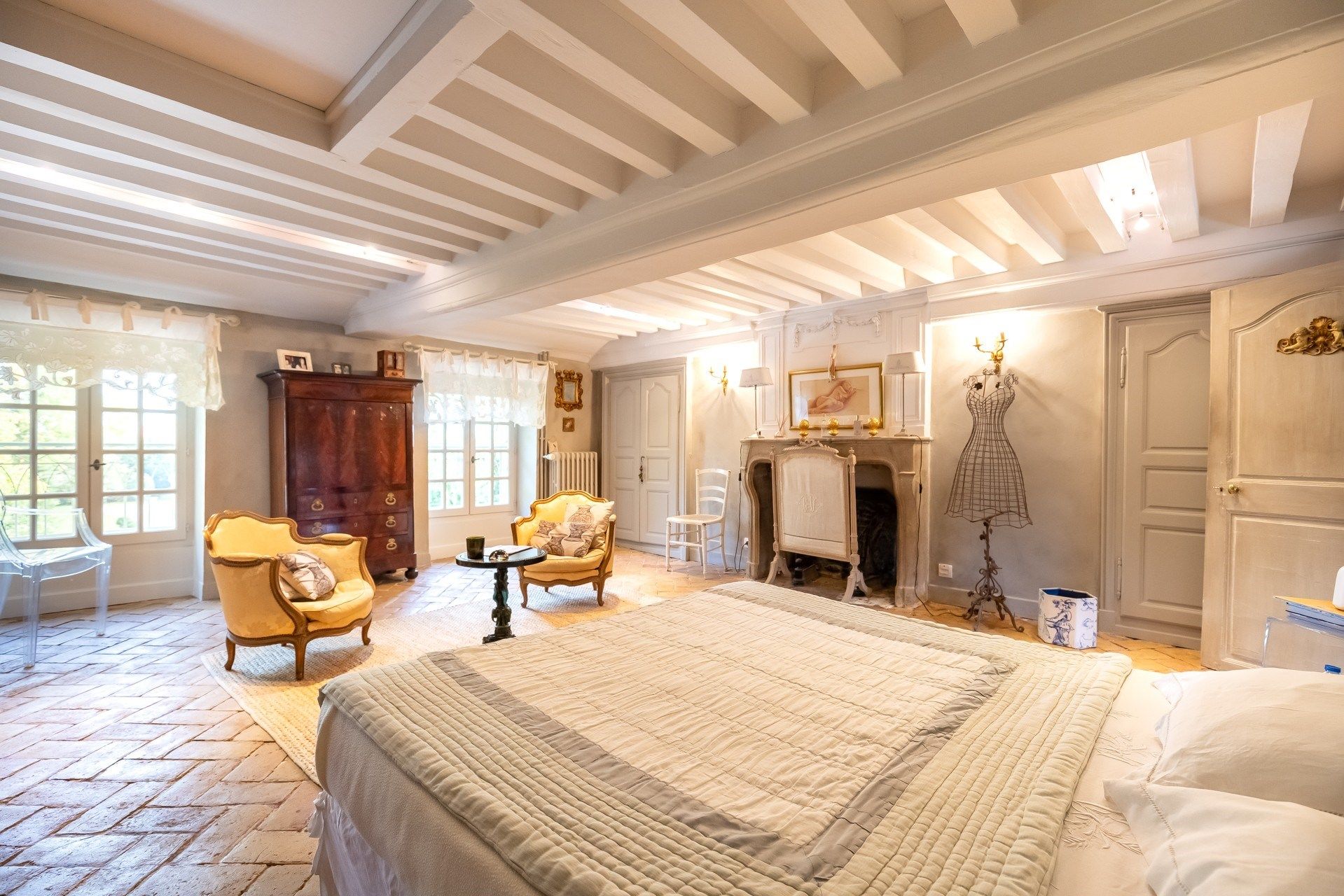 maison bourgeoise 15 Pièces en vente sur GIVRY (71640)