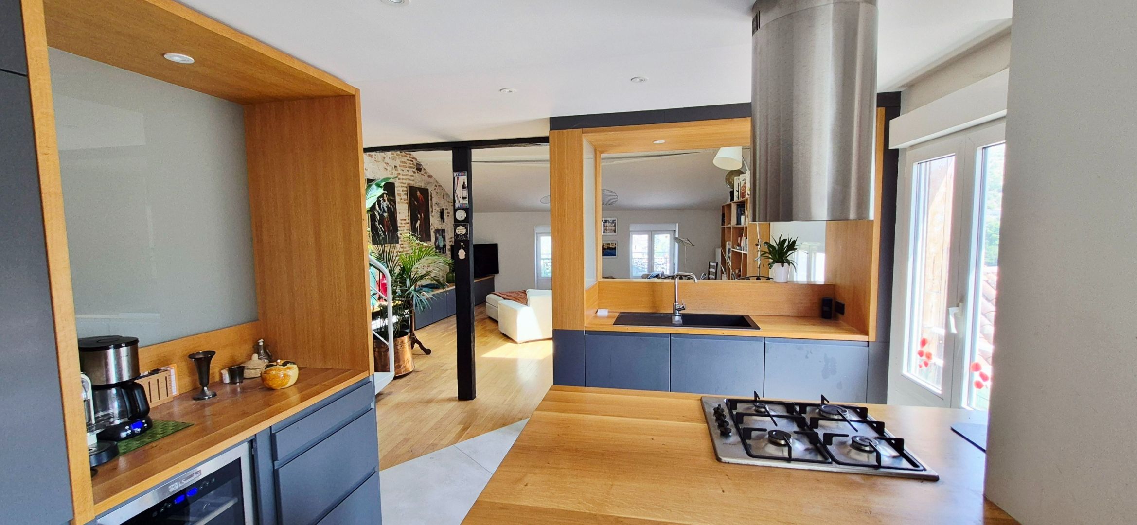 apartment 4 rooms for sale on CAHORS (46000)