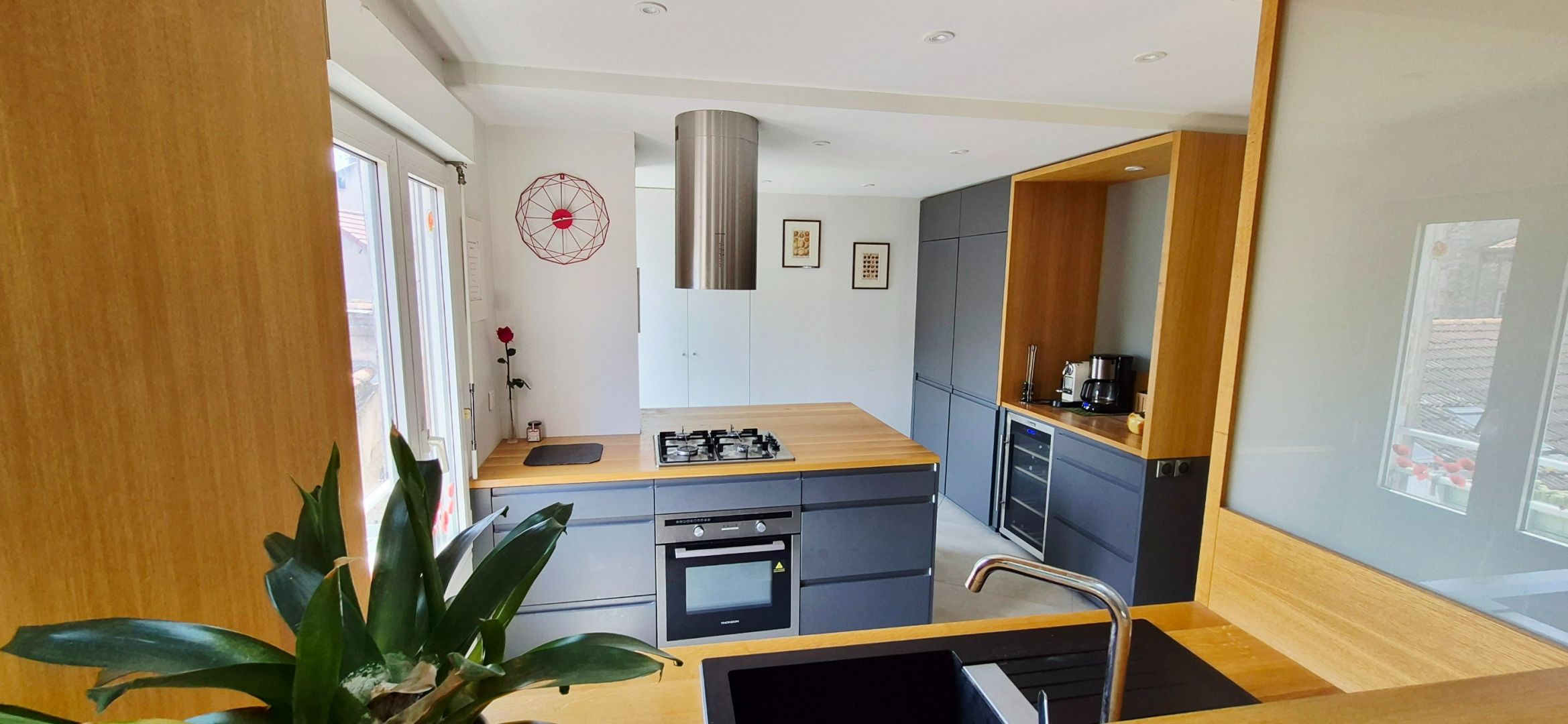 apartment 4 rooms for sale on CAHORS (46000)