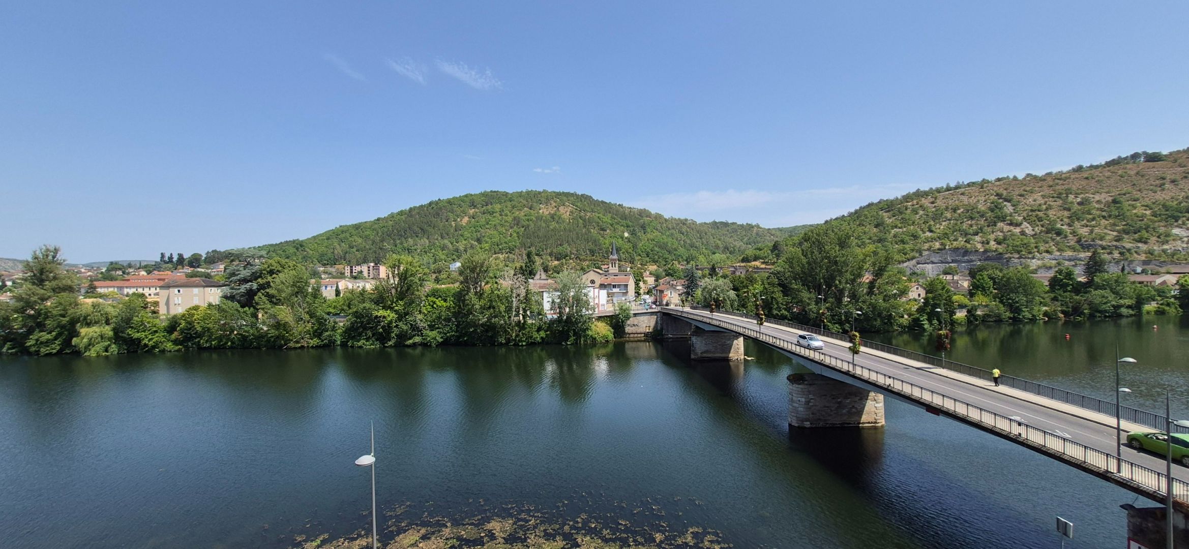 apartment 4 rooms for sale on CAHORS (46000)