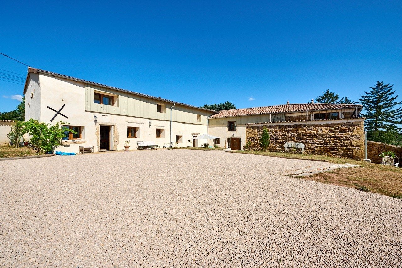 Vente Maison 6 Pièces 311 m² Saint-Amour-Bellevue