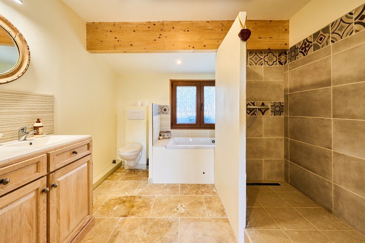 maison 6 Pièces en vente sur ST AMOUR BELLEVUE (71570)