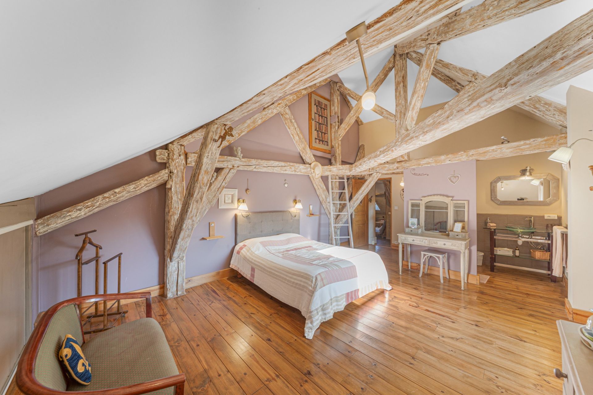 house 10 rooms for sale on PUPILLIN (39600)