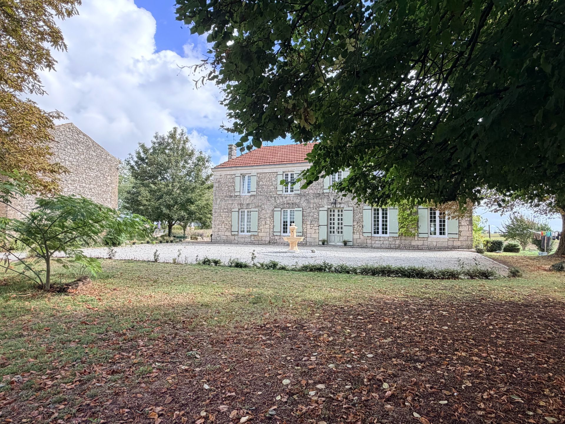Maison 10 pièces 262 m² · à Chambres Lorignac · 262 m² · 649 000 €