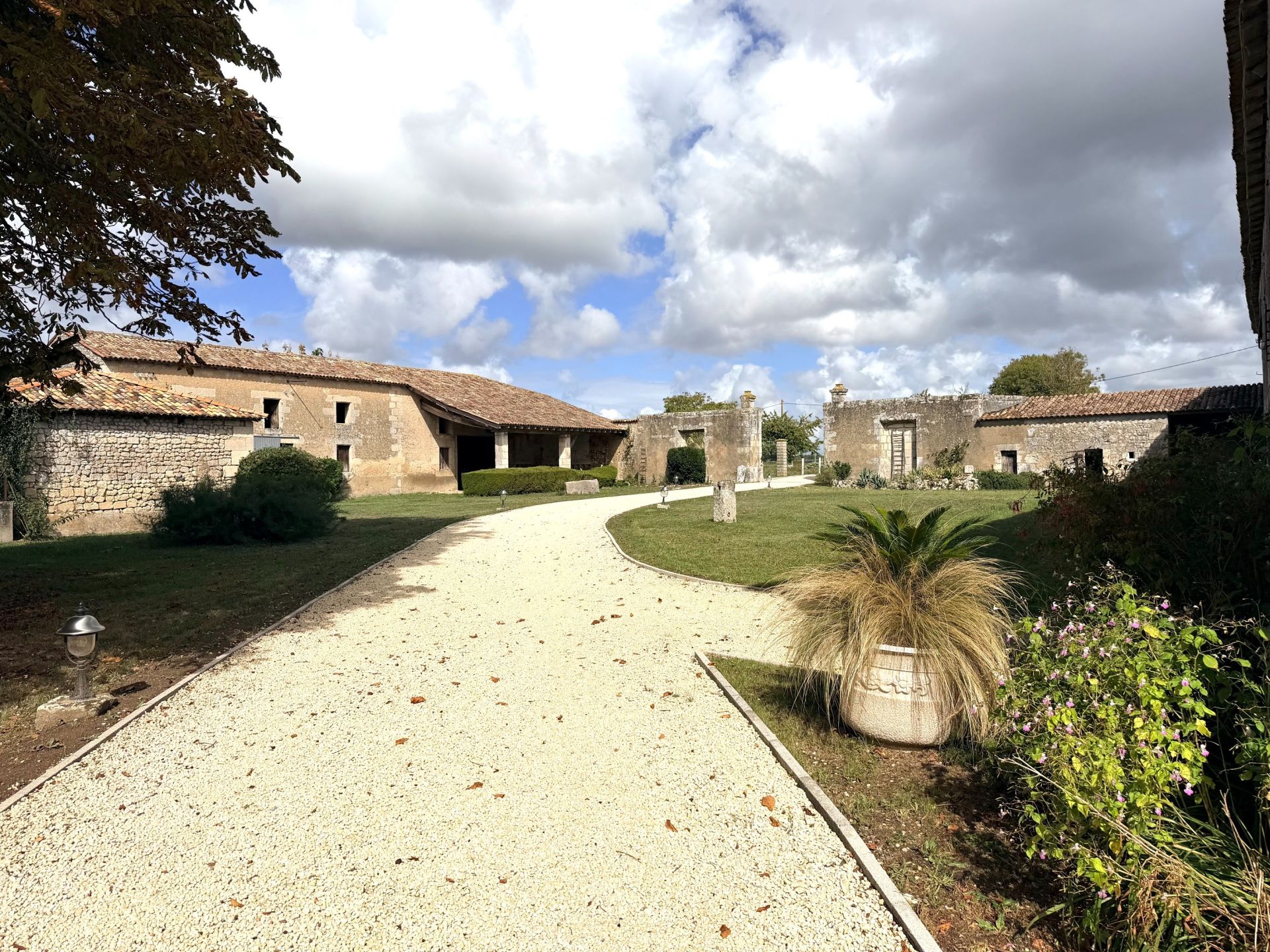 maison de maître 10 Pièces en vente sur LORIGNAC (17240)