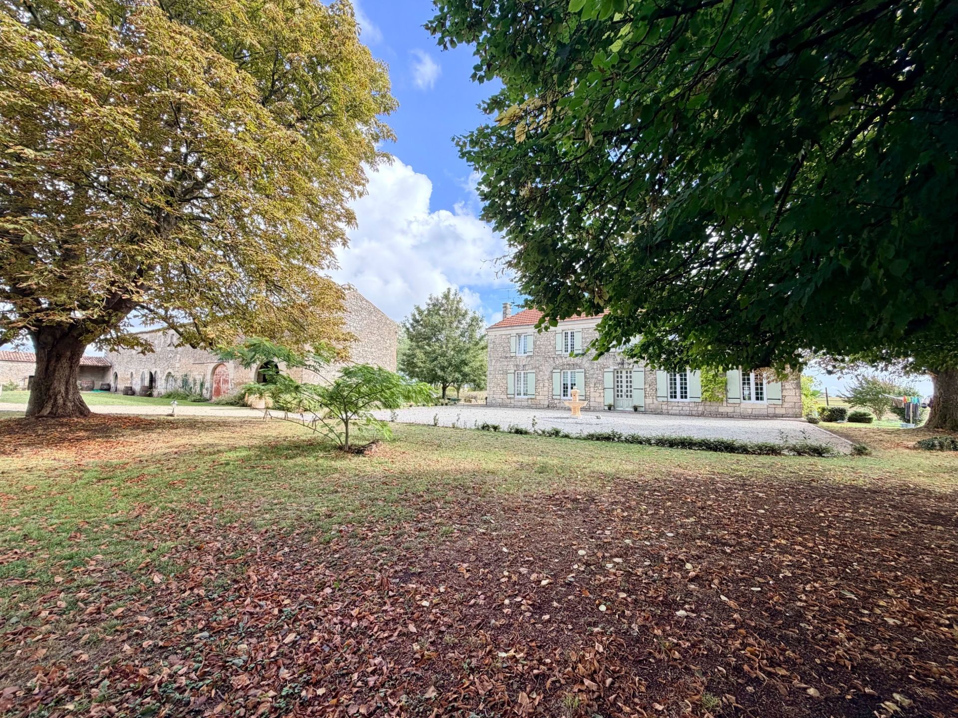 maison de maître 10 Pièces en vente sur LORIGNAC (17240)