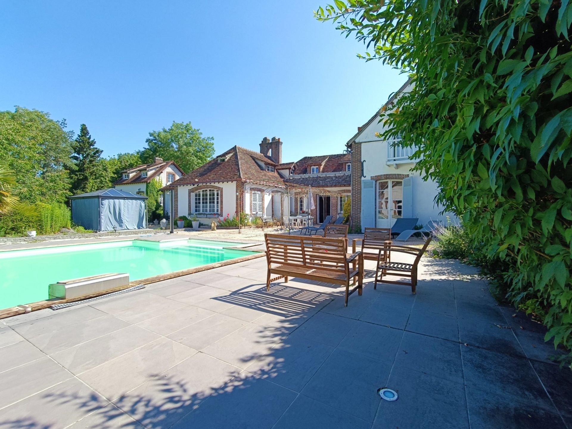 propriété 18 Pièces en vente sur CHERISY (28500)