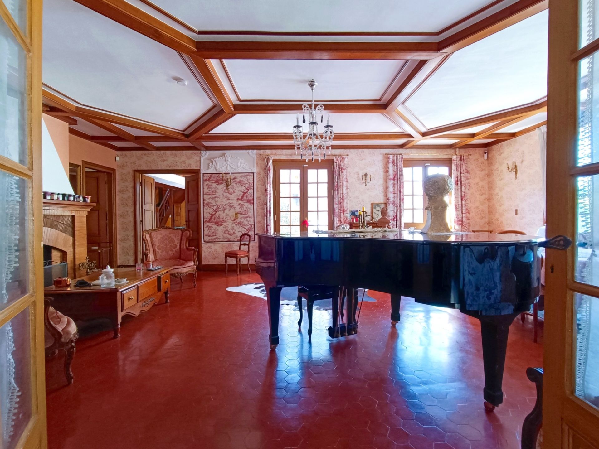 propriété 18 Pièces en vente sur CHERISY (28500)