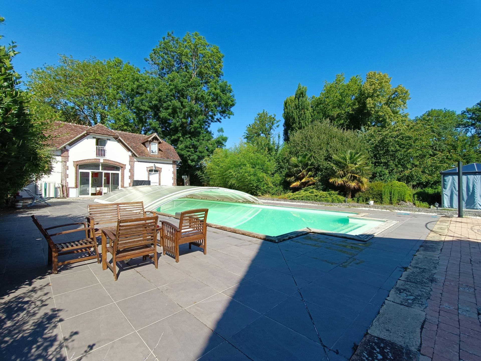 propriété 18 Pièces en vente sur CHERISY (28500)