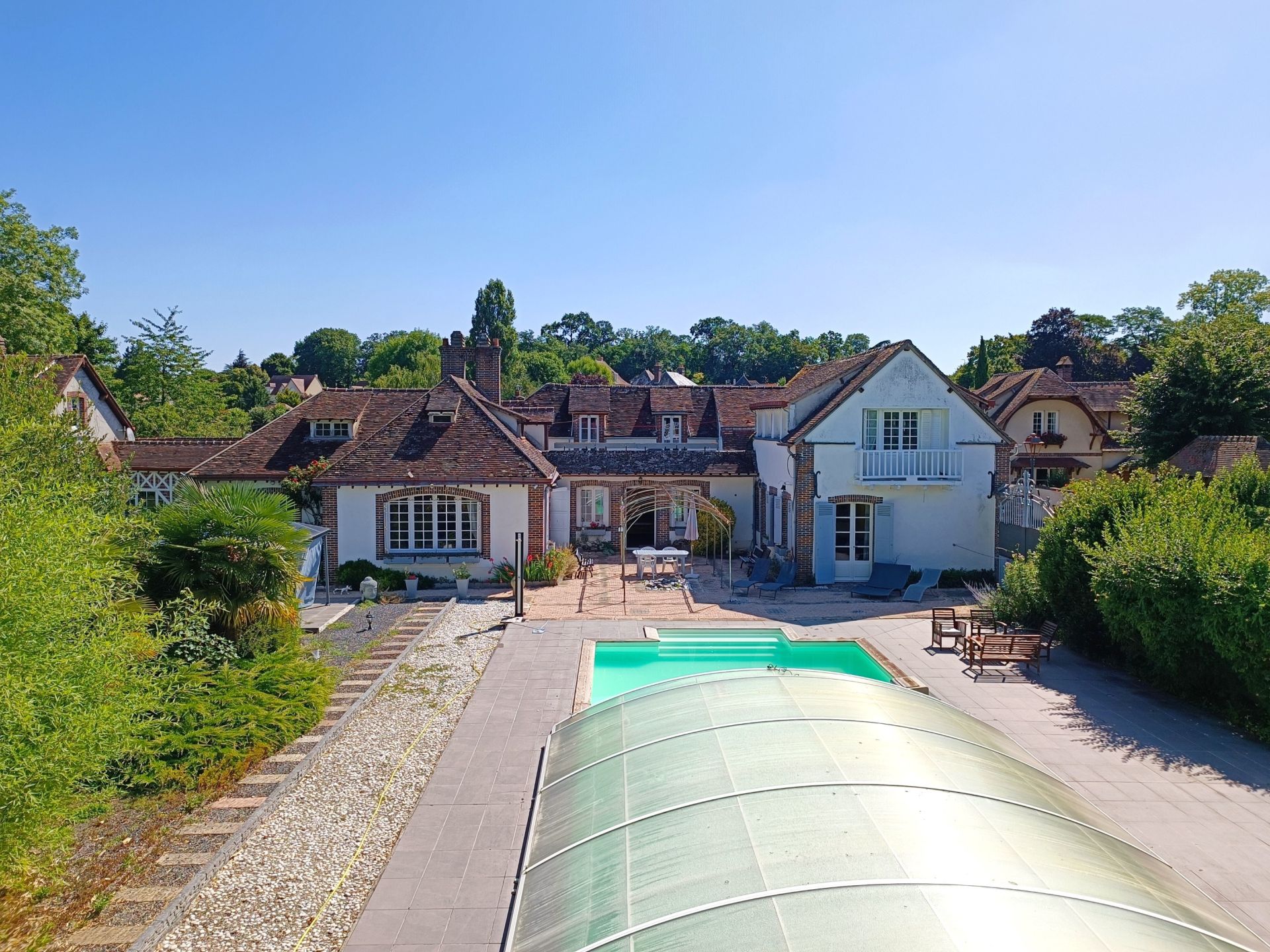 propriété 18 Pièces en vente sur CHERISY (28500)