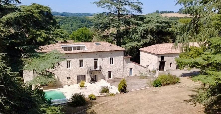 Vente Propriété 12 Pièces 546 m² Agen